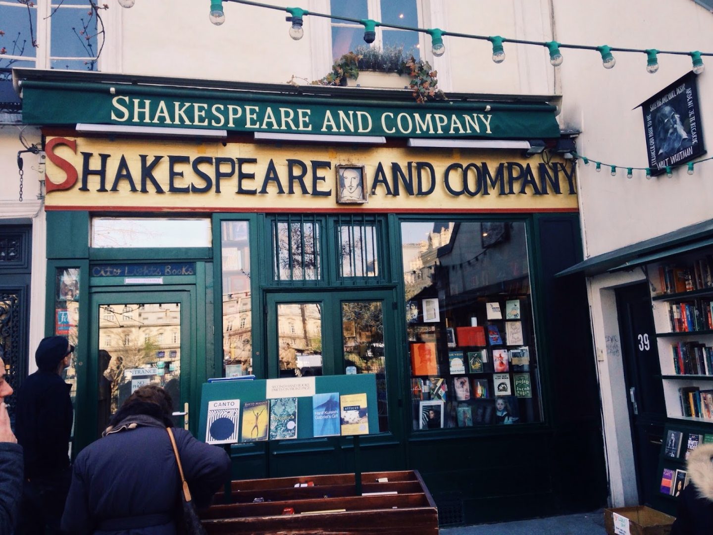 Shakespeare and company bookshop Paris