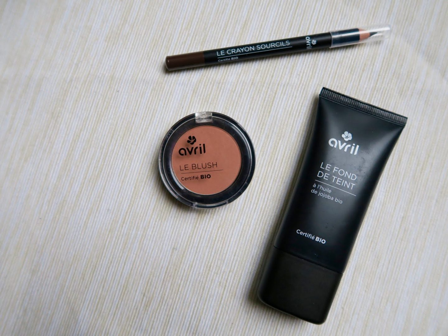 Avril Organic Makeup eye liner, blusher, and foundation
