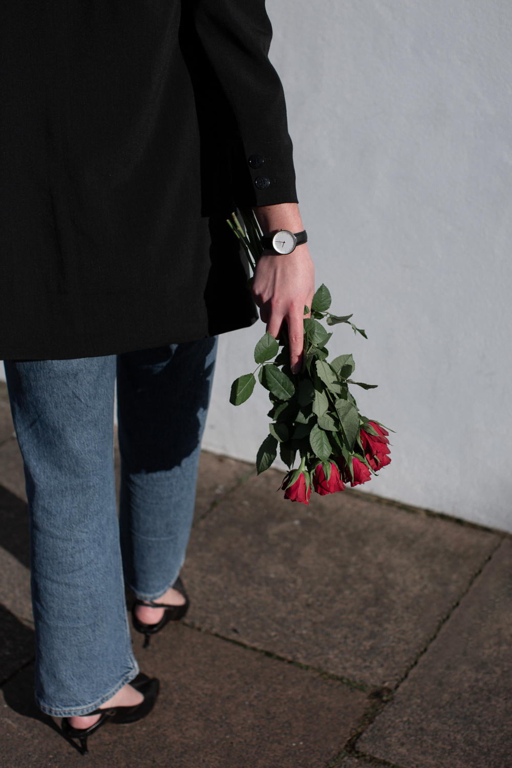 Besma wears Nordgreen watch carrying roses