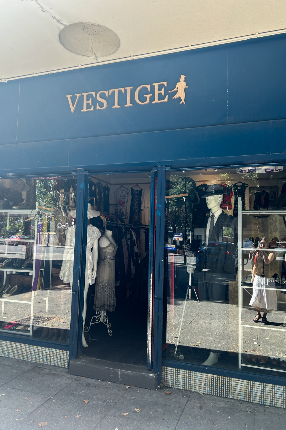 Vestige vintage shop front