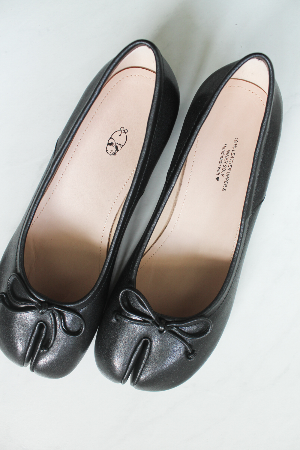 Close-up of WoodchuckSato Black Cow Leather Tabi 3 cm Heel Pumps with Bow
