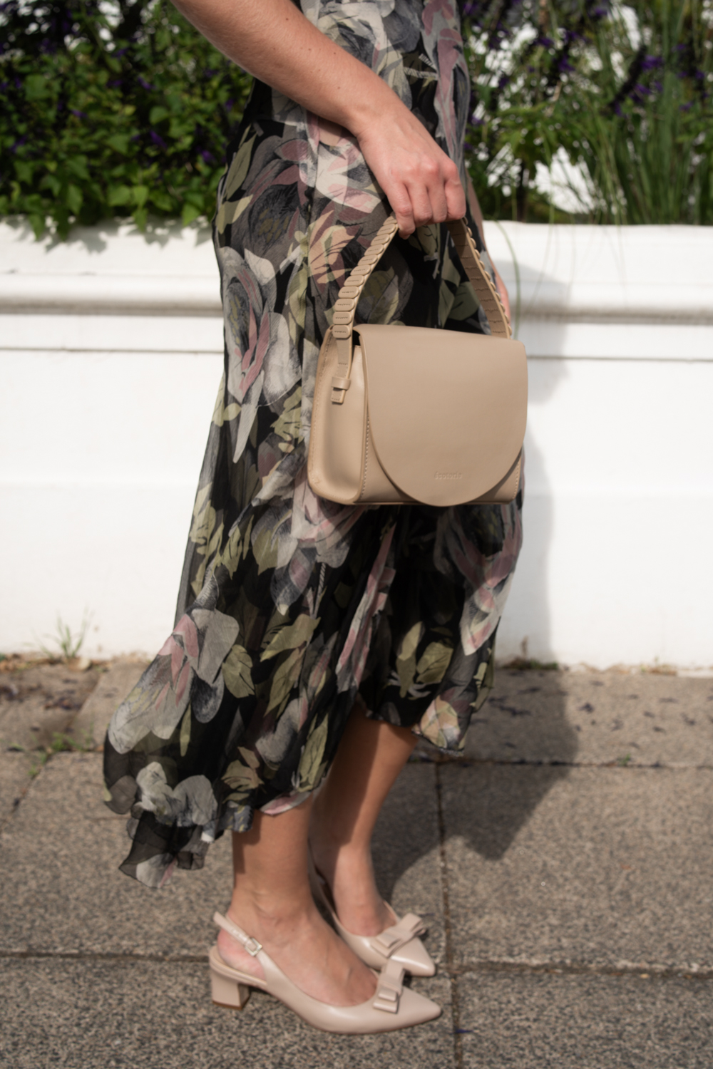 Close-up of Ecotorie Margaux Bag in Oat Meal