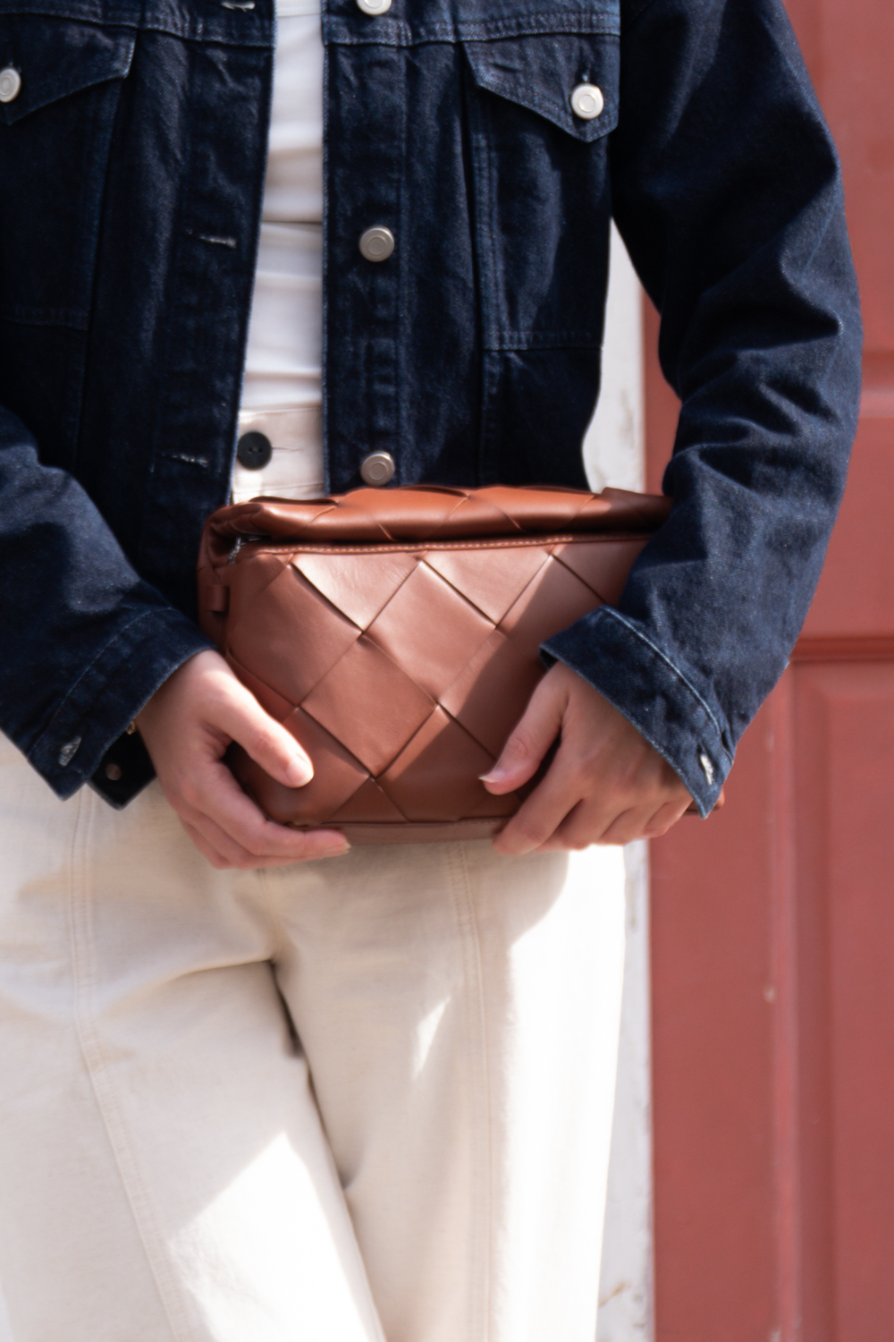 Close-up of upcycled leather bag from écotorie